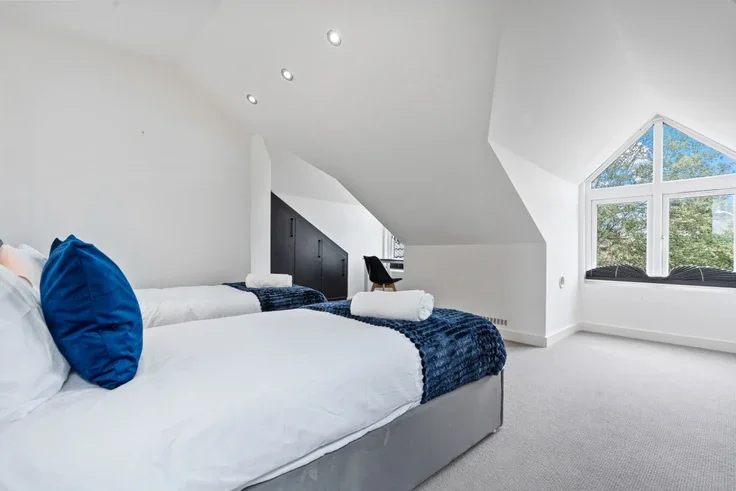 Flat Harefield Road in Greater London