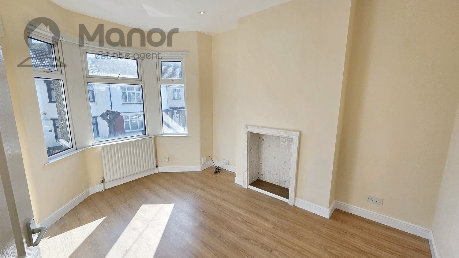Flat Johnstone Road in Greater London