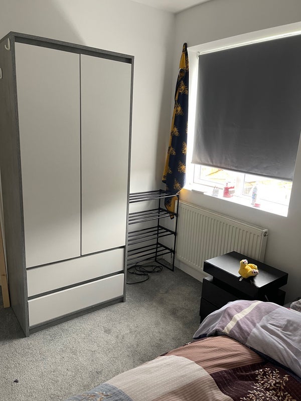 Room Grange Avenue in Warrington