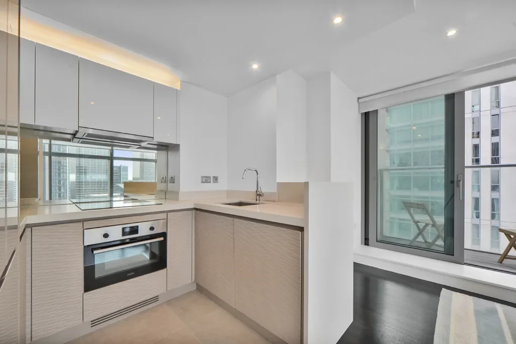 Flat Harbour Island in Greater London
