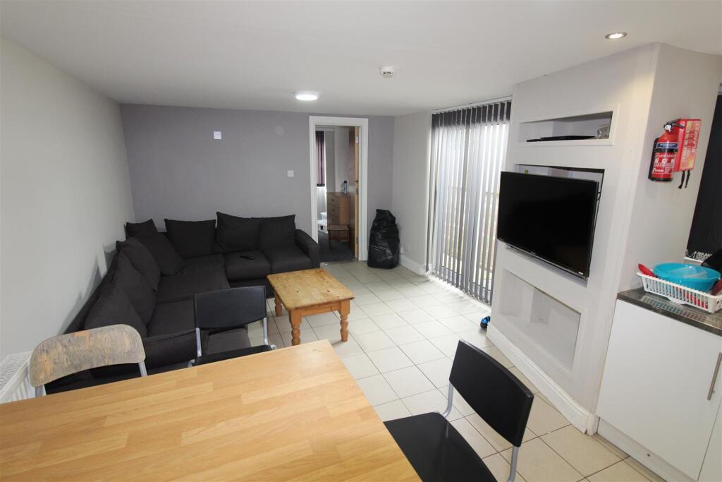Room Merthyr Street in Cardiff