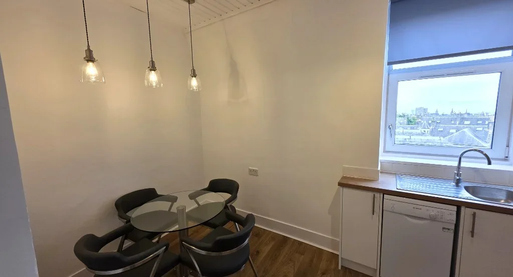 Flat Rosemount Place in Aberdeen City