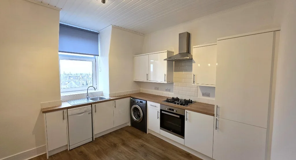 Flat Rosemount Place in Aberdeen City