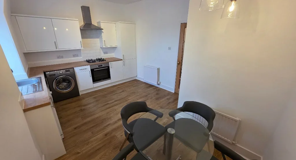 Flat Rosemount Place in Aberdeen City
