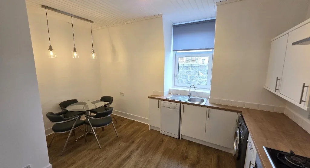 Flat Rosemount Place in Aberdeen City