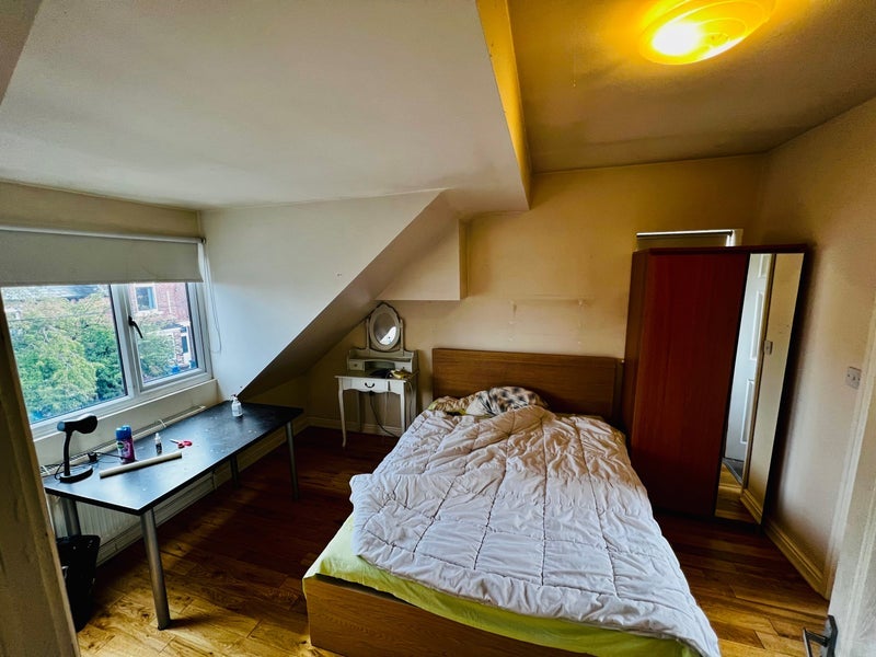 Room Ainsley Road in Sheffield
