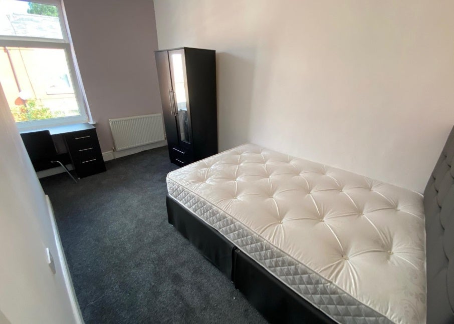Room Spring Gardens in Salford
