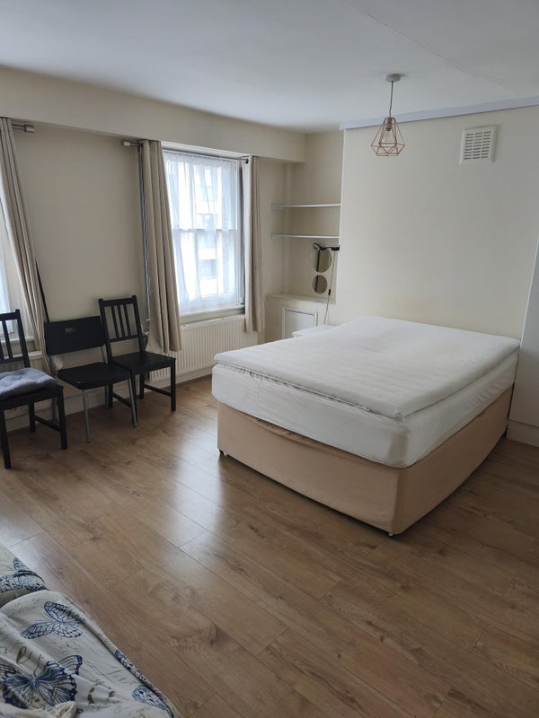 Room Caledonian Road in Greater London