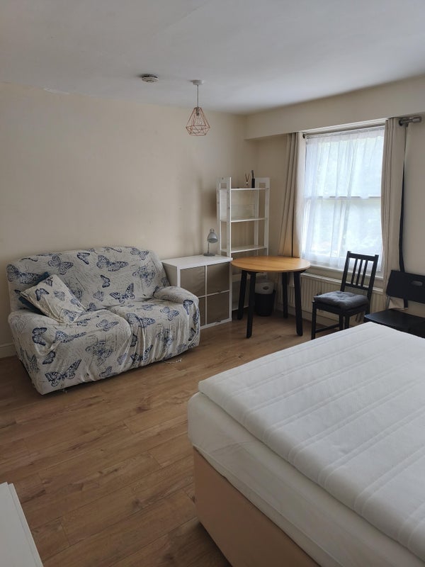 Room Caledonian Road in Greater London