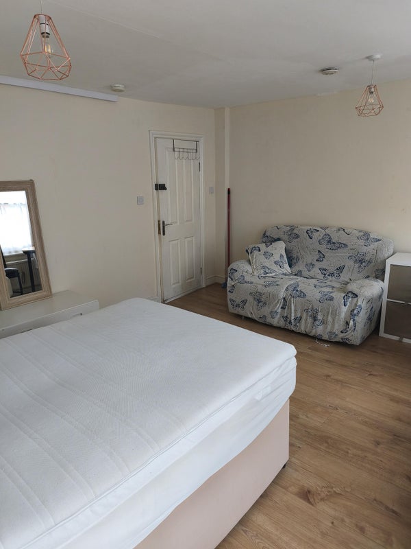 Room Caledonian Road in Greater London