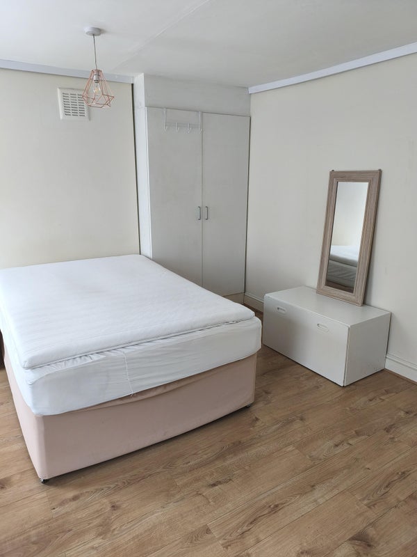 Room Caledonian Road in Greater London