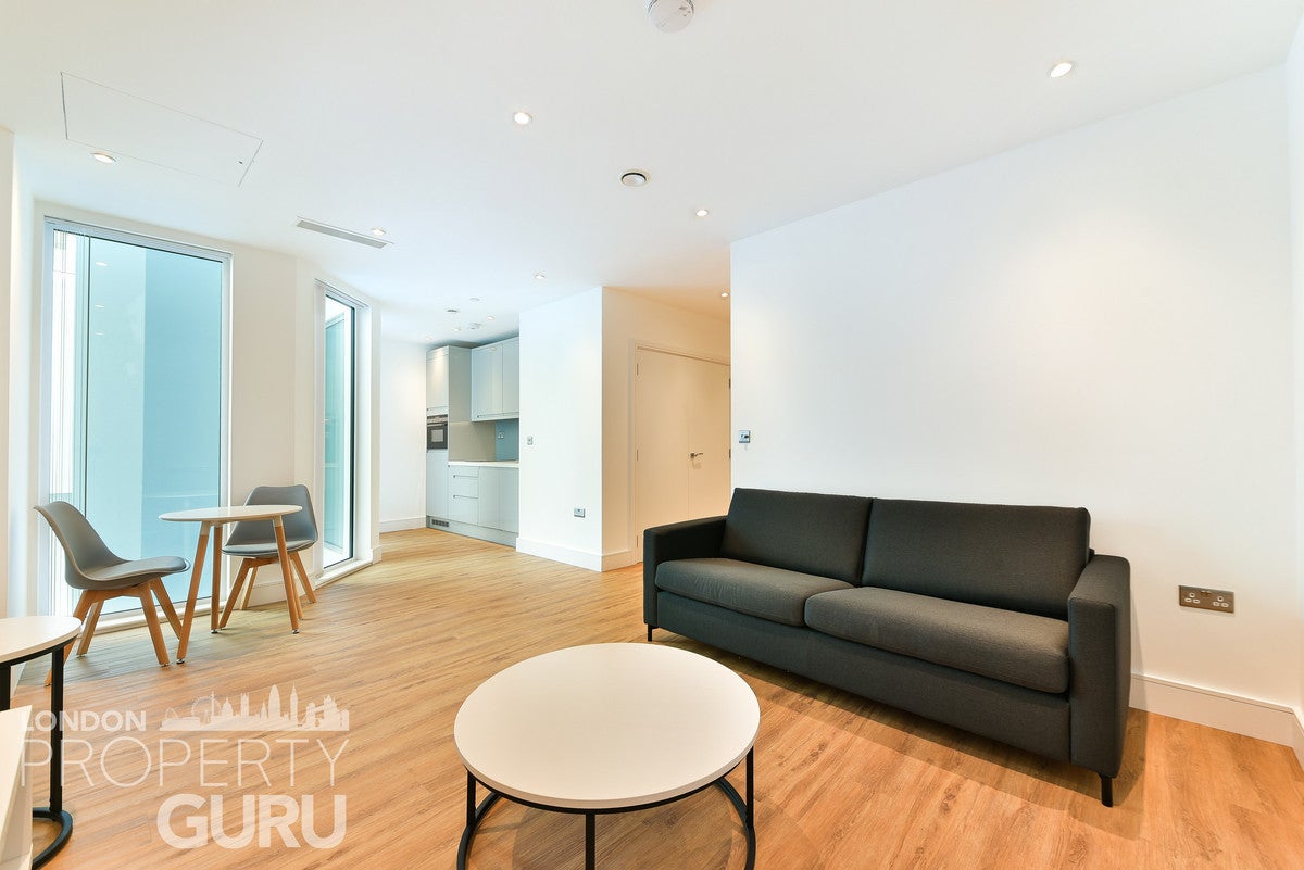 Flat Ealing Road in Greater London