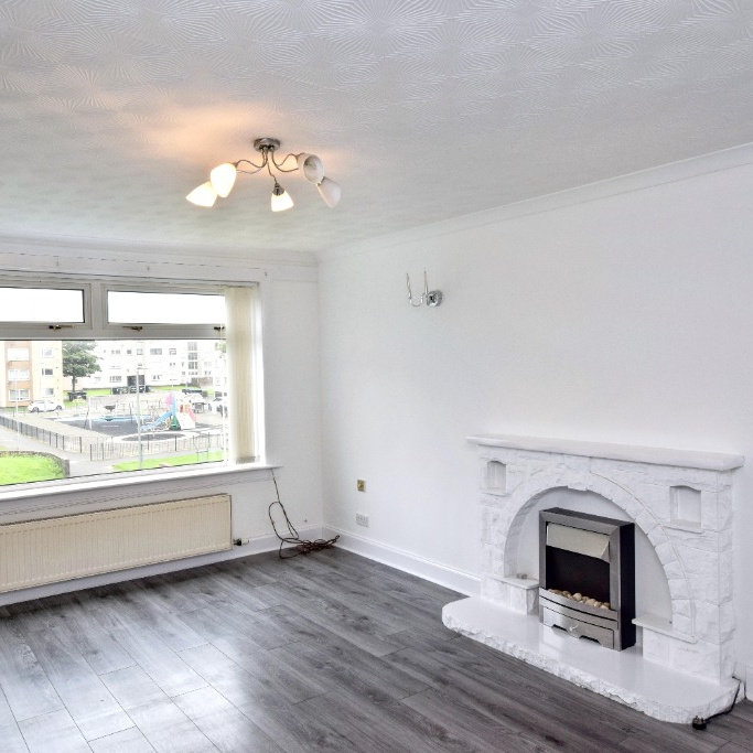 Flat Russell Drive in Ayr