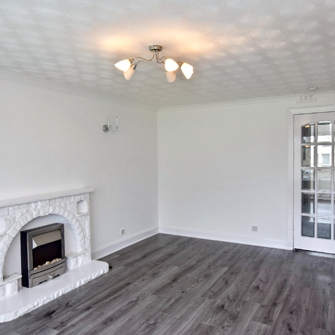 Flat Russell Drive in Ayr