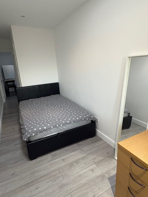 Flat Deansway in Greater London