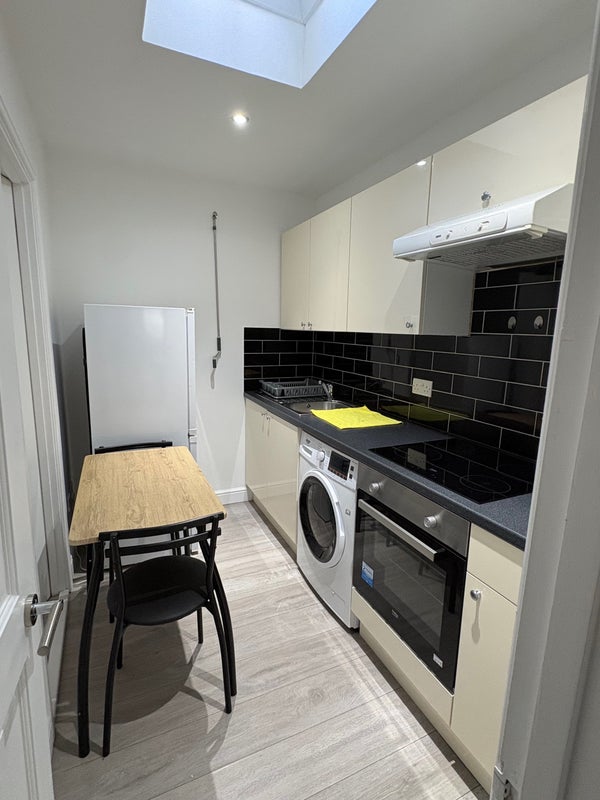 Flat Deansway in Greater London