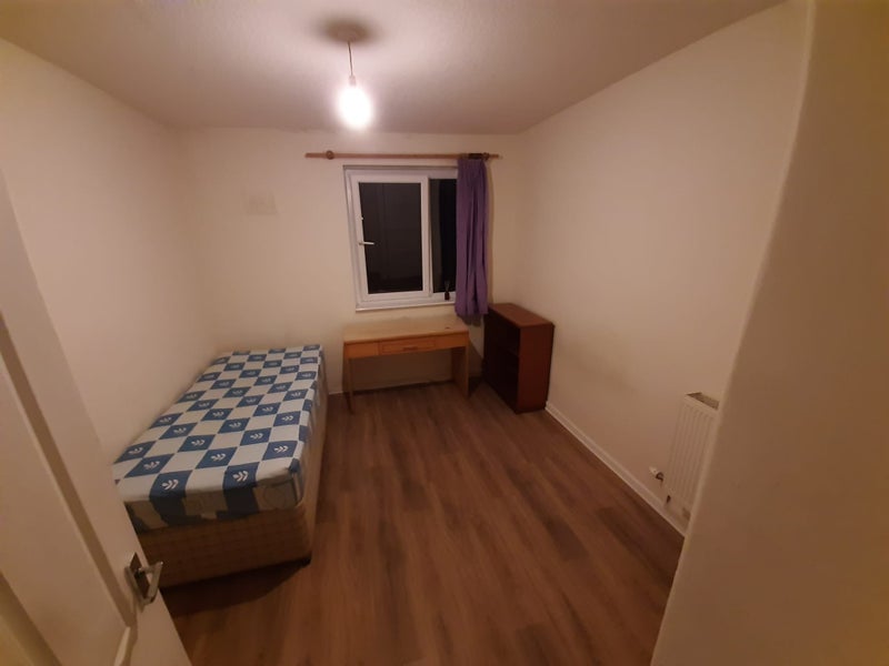 Room Walter Scott Avenue in City of Edinburgh