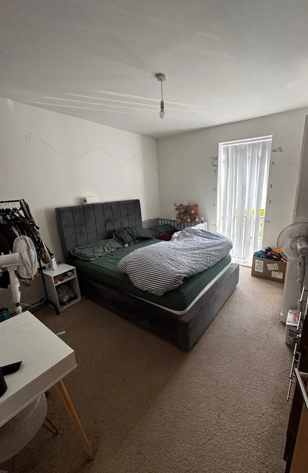 Room Handley Page Road in Greater London
