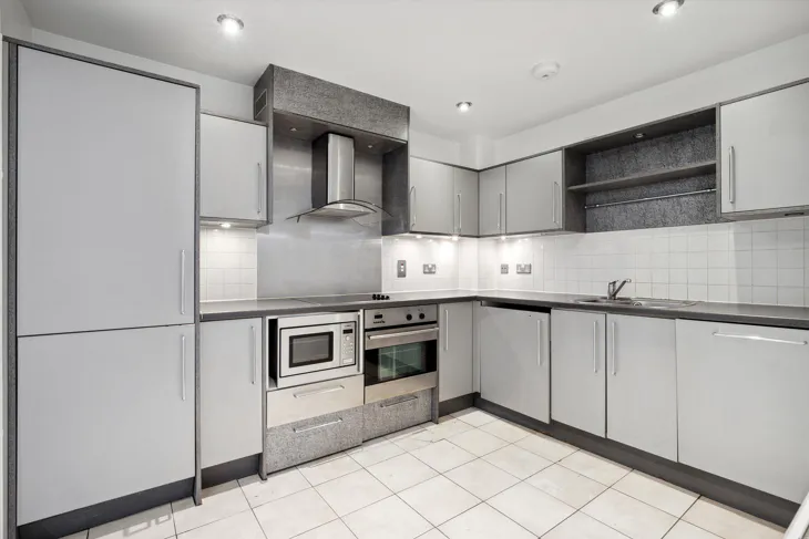 Flat Bridgefoot in Greater London