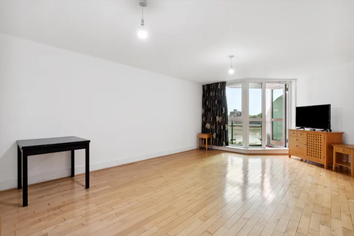 Flat Bridgefoot in Greater London