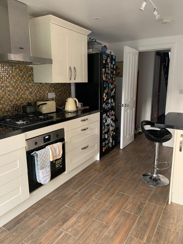 Room Harcourt Road in Greater London