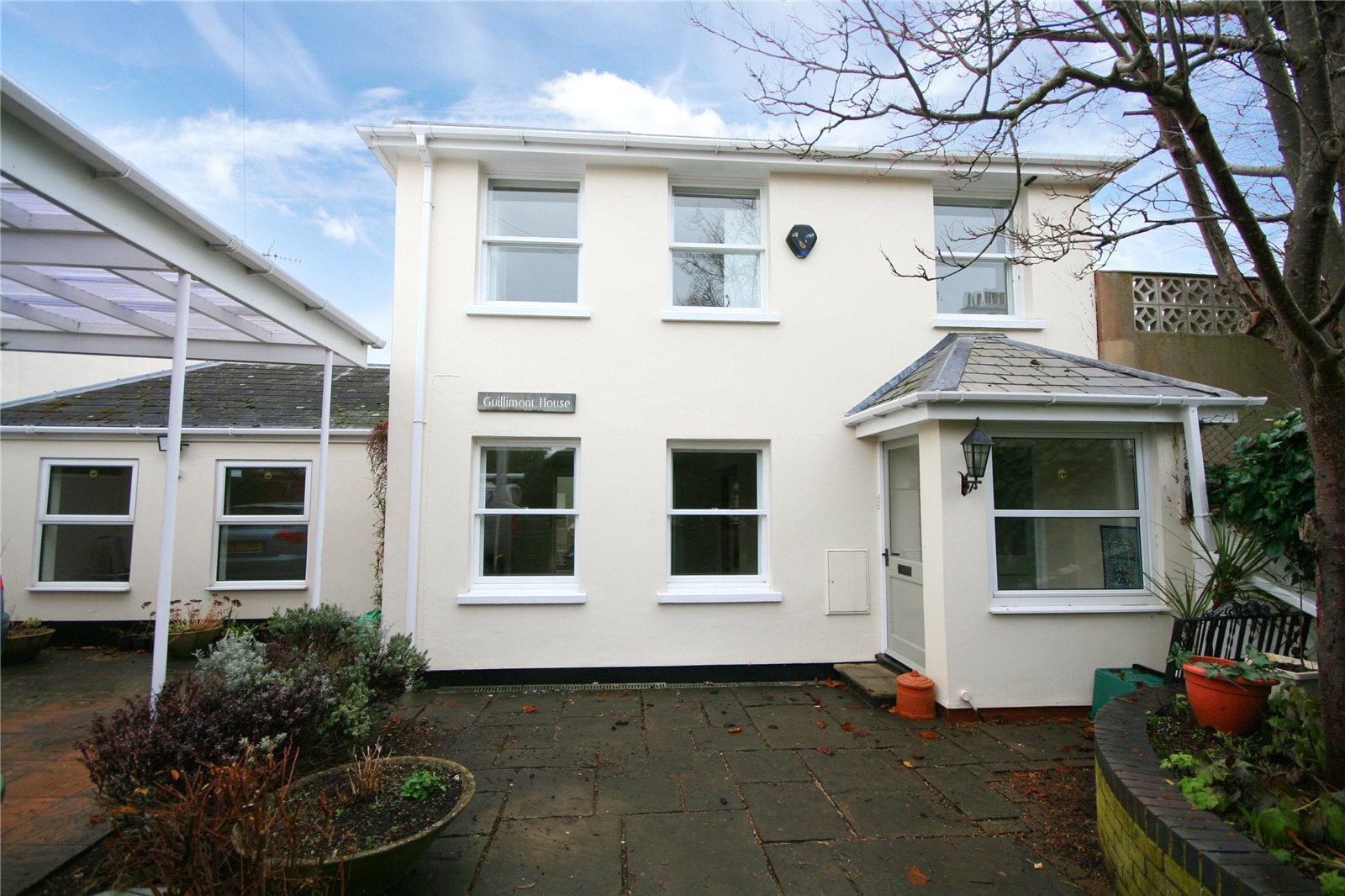 House Oxford Close in Cheltenham