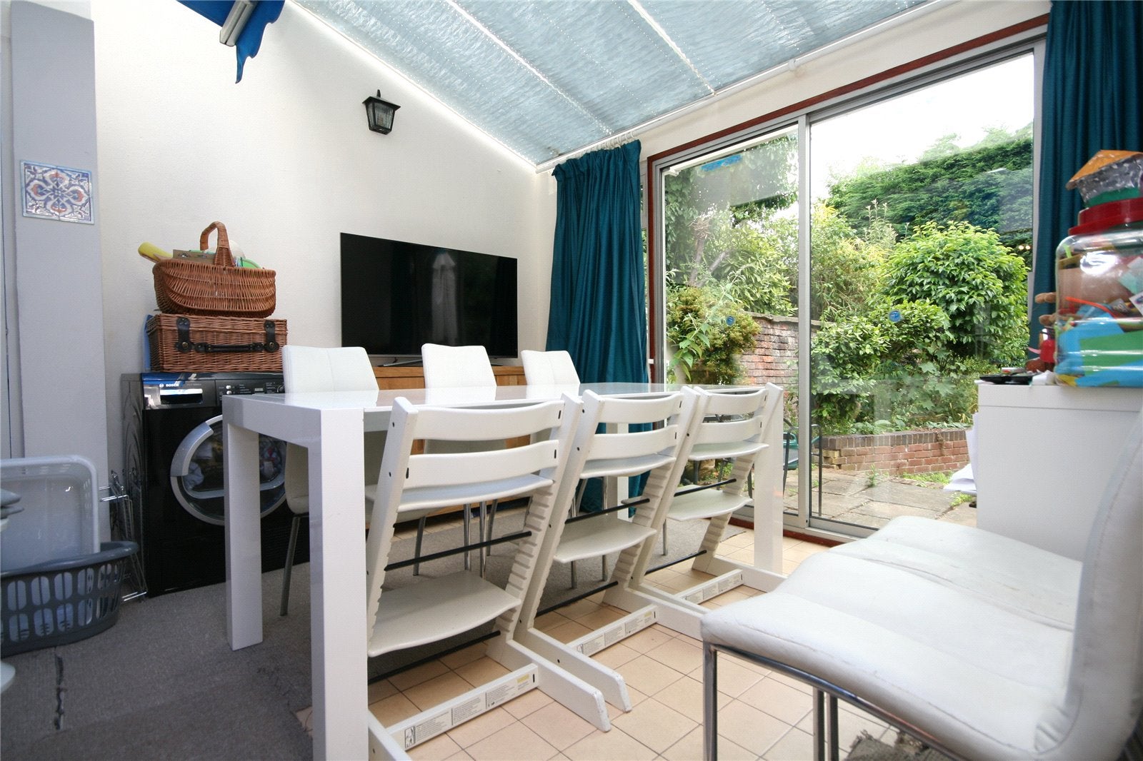 House Oxford Close in Cheltenham