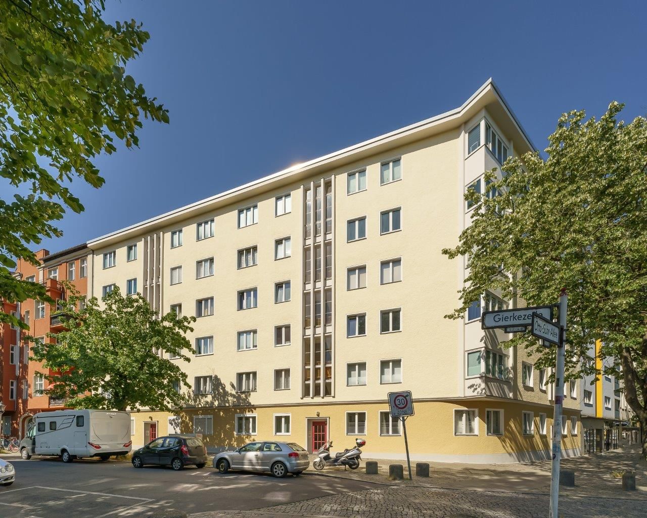 Zimmer Otto-Suhr-Allee in Berlin