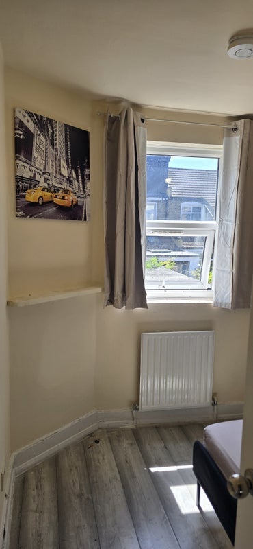 Room Studley Road in Greater London