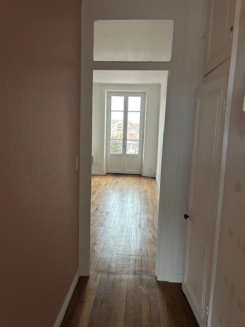 Flat Rue Louis Chapuy in Lyon