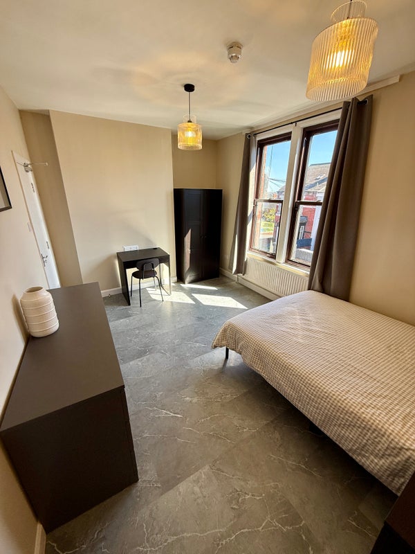 Room Rowland Road in Leeds