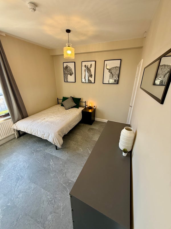 Room Rowland Road in Leeds