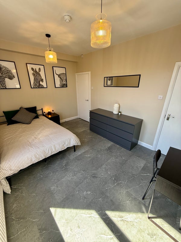 Room Rowland Road in Leeds