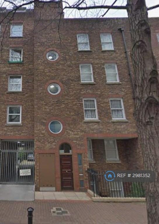 Flat Cleveland Street in Greater London