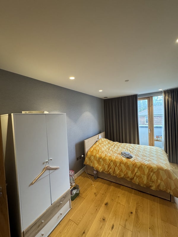 Room Lillie Road in Greater London