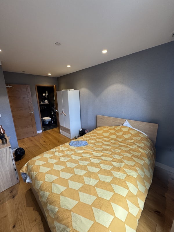 Room Lillie Road in Greater London