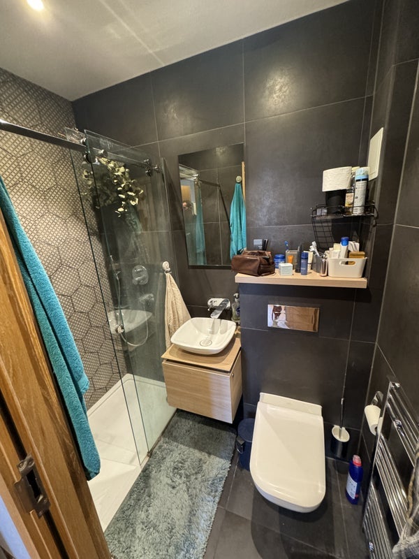Room Lillie Road in Greater London