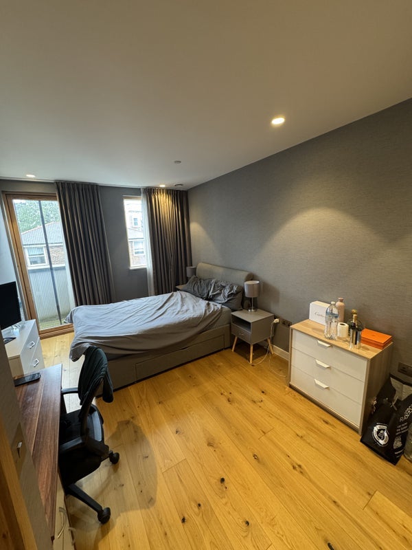 Room Lillie Road in Greater London