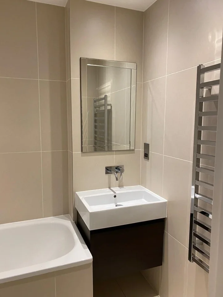 Flat Rivers House in Greater London