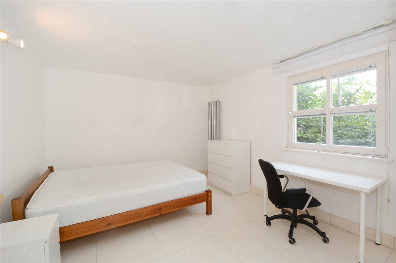 Room Greenland Passage in Greater London