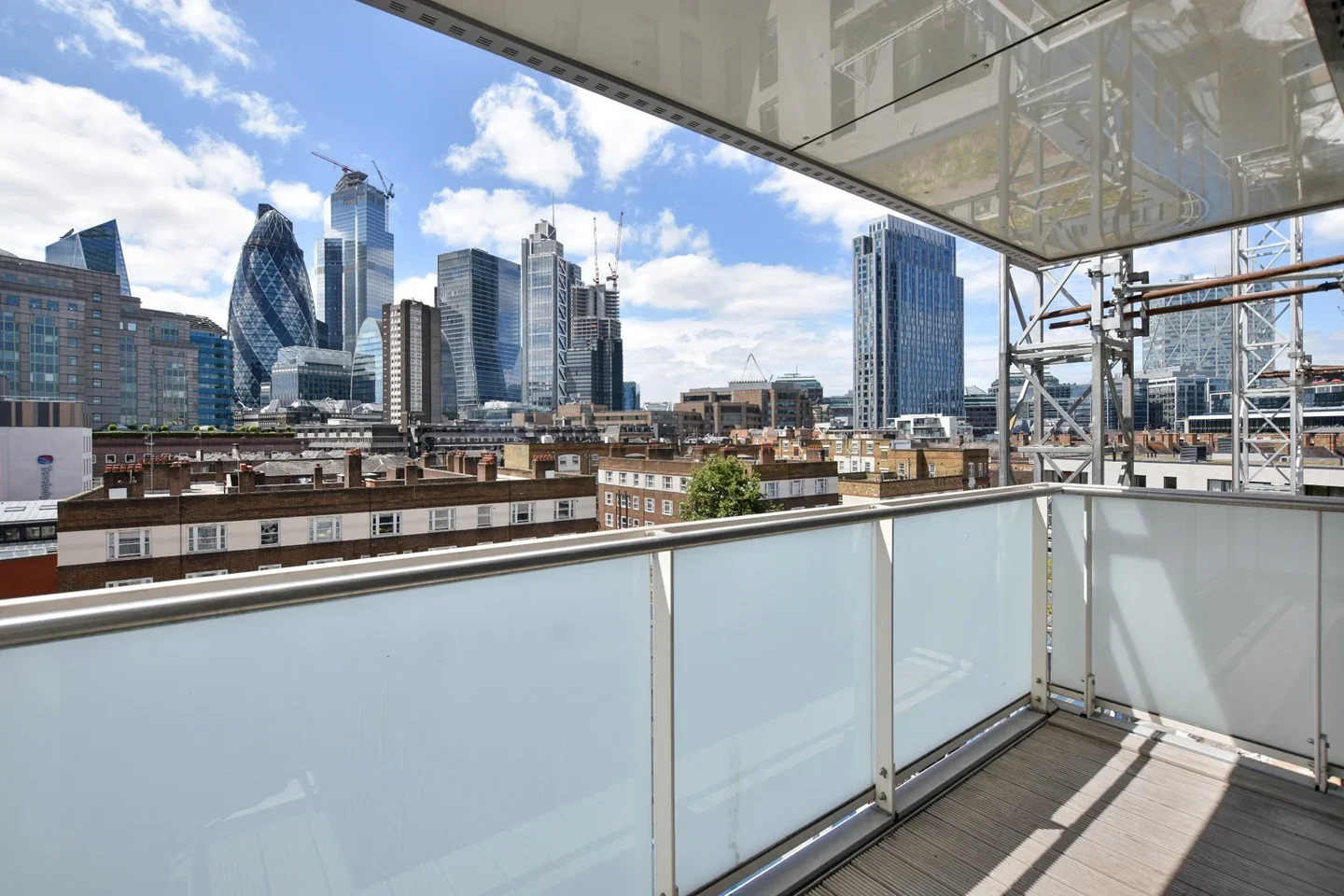 Flat Commercial Street in Greater London