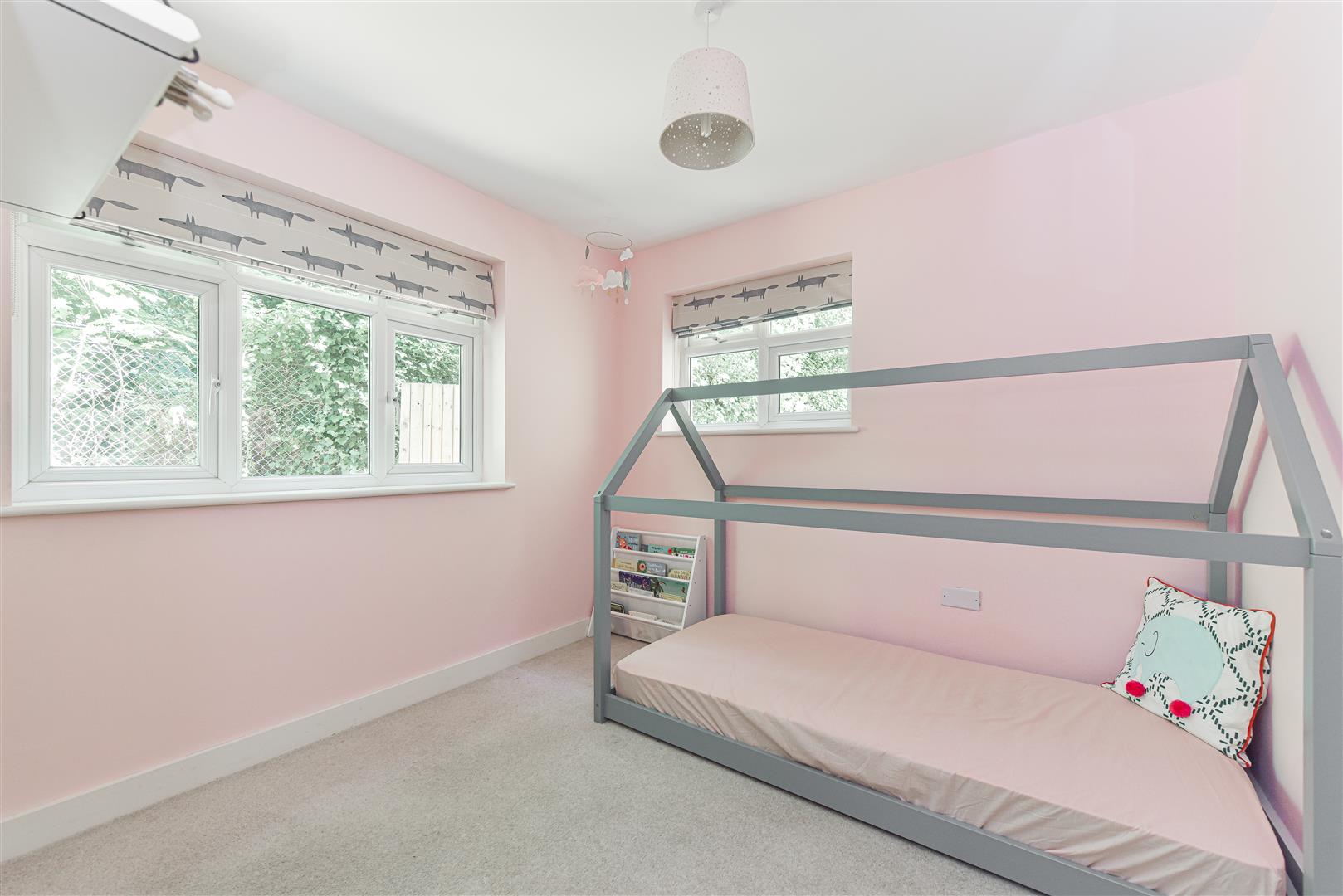 Flat Doran Drive in Reigate and Banstead