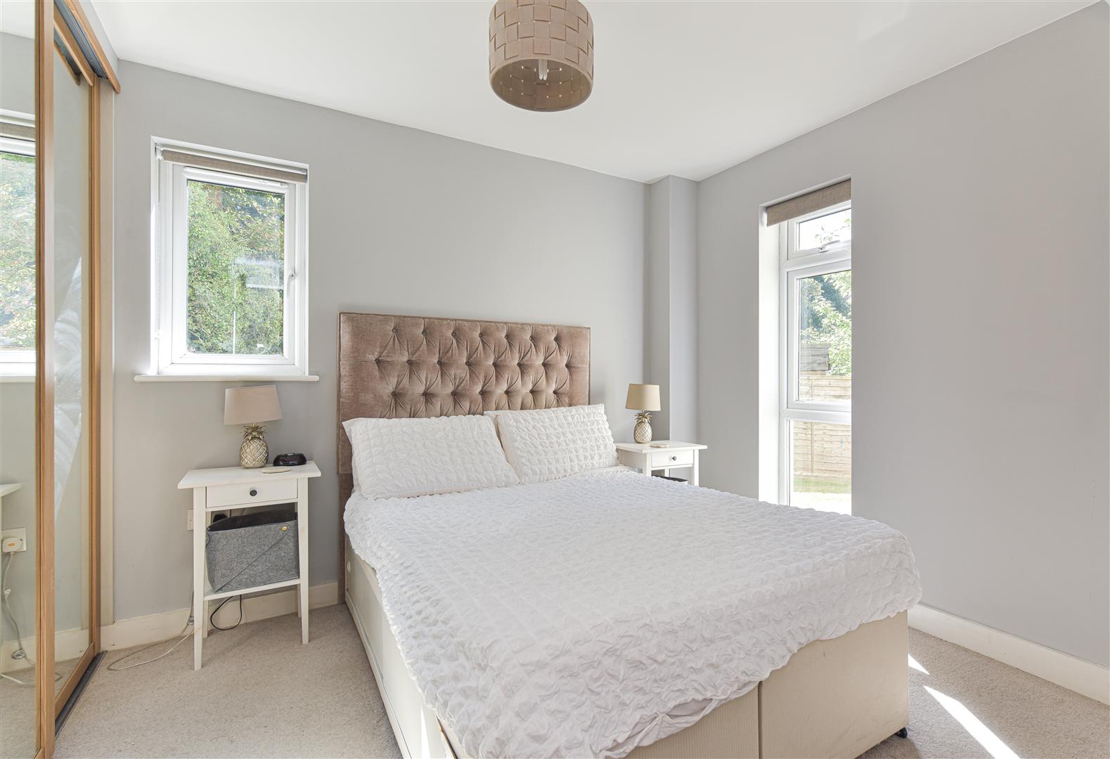 Flat Doran Drive in Reigate and Banstead
