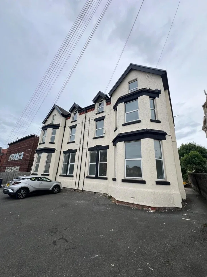 Flat Borough Road in Birkenhead