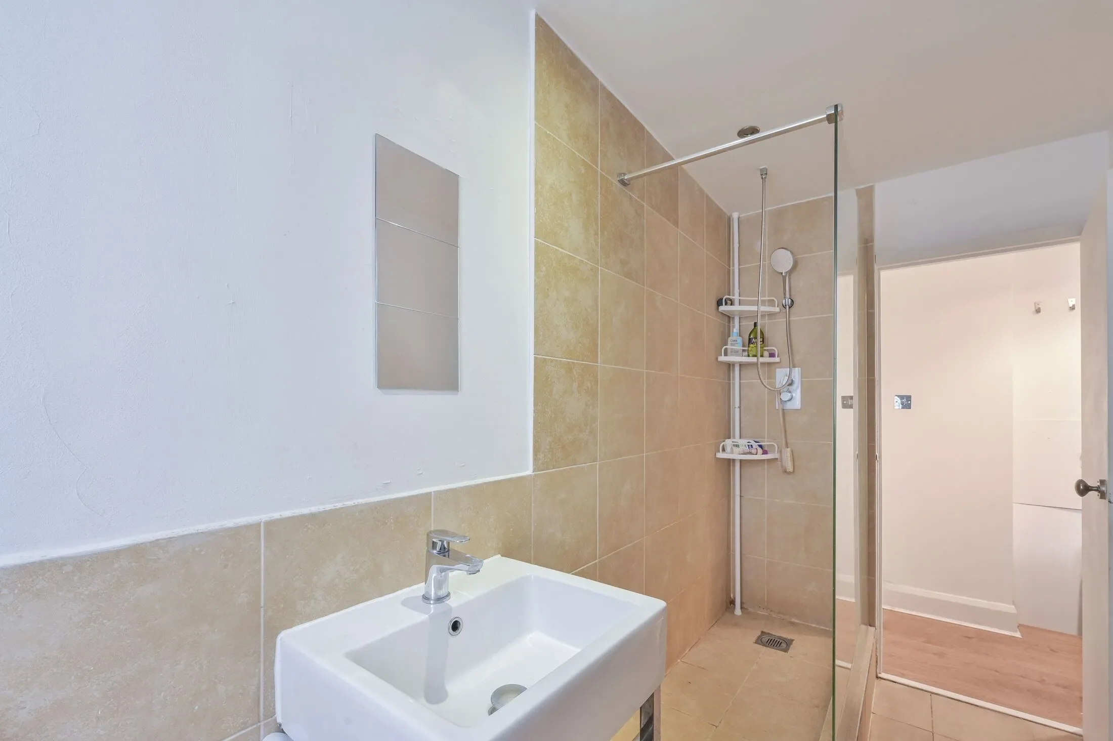 Flat Sloane Avenue in Greater London