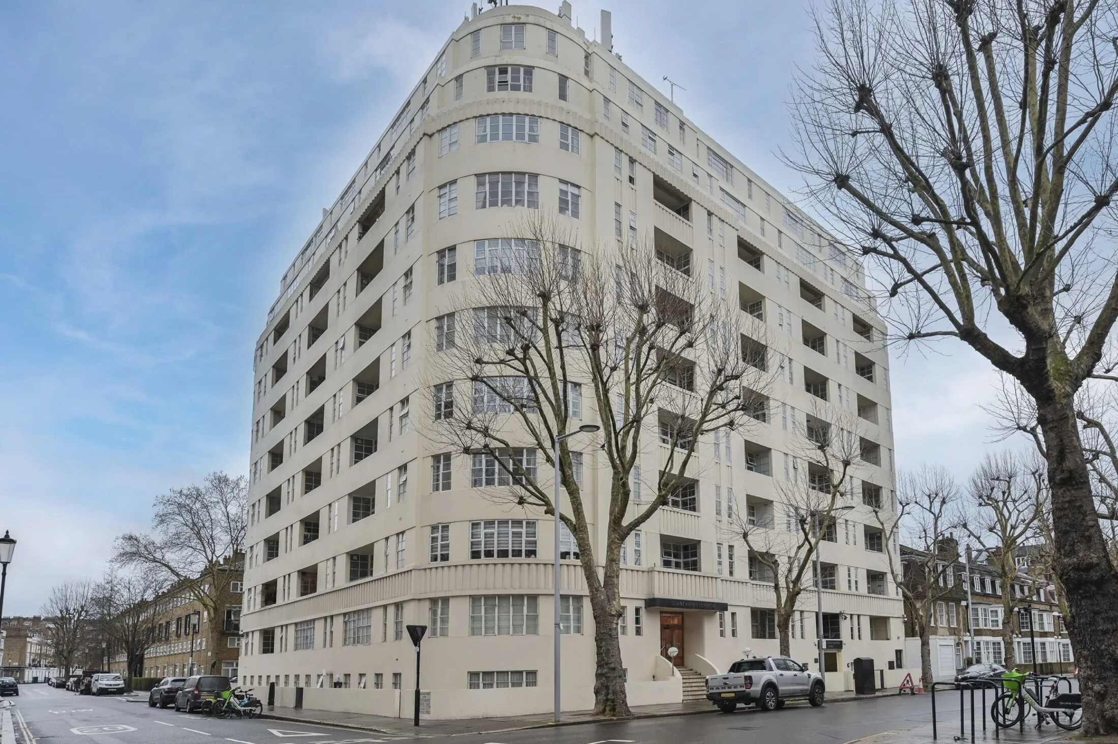 Flat Sloane Avenue in Greater London