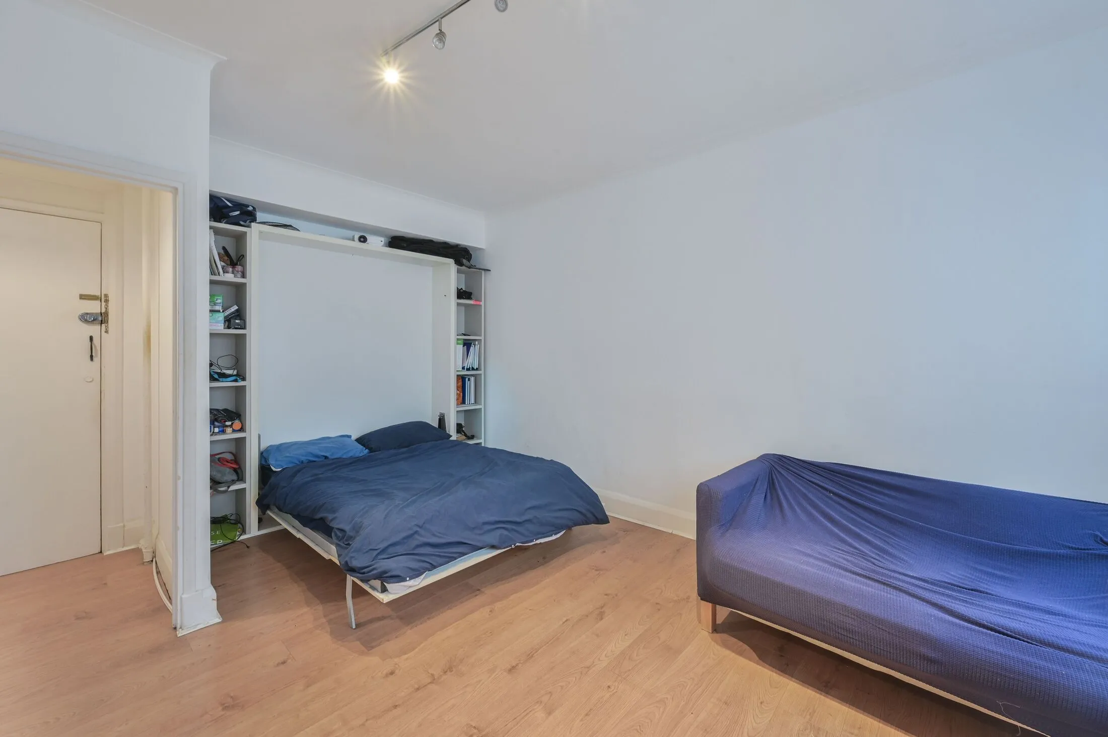 Flat Sloane Avenue in Greater London