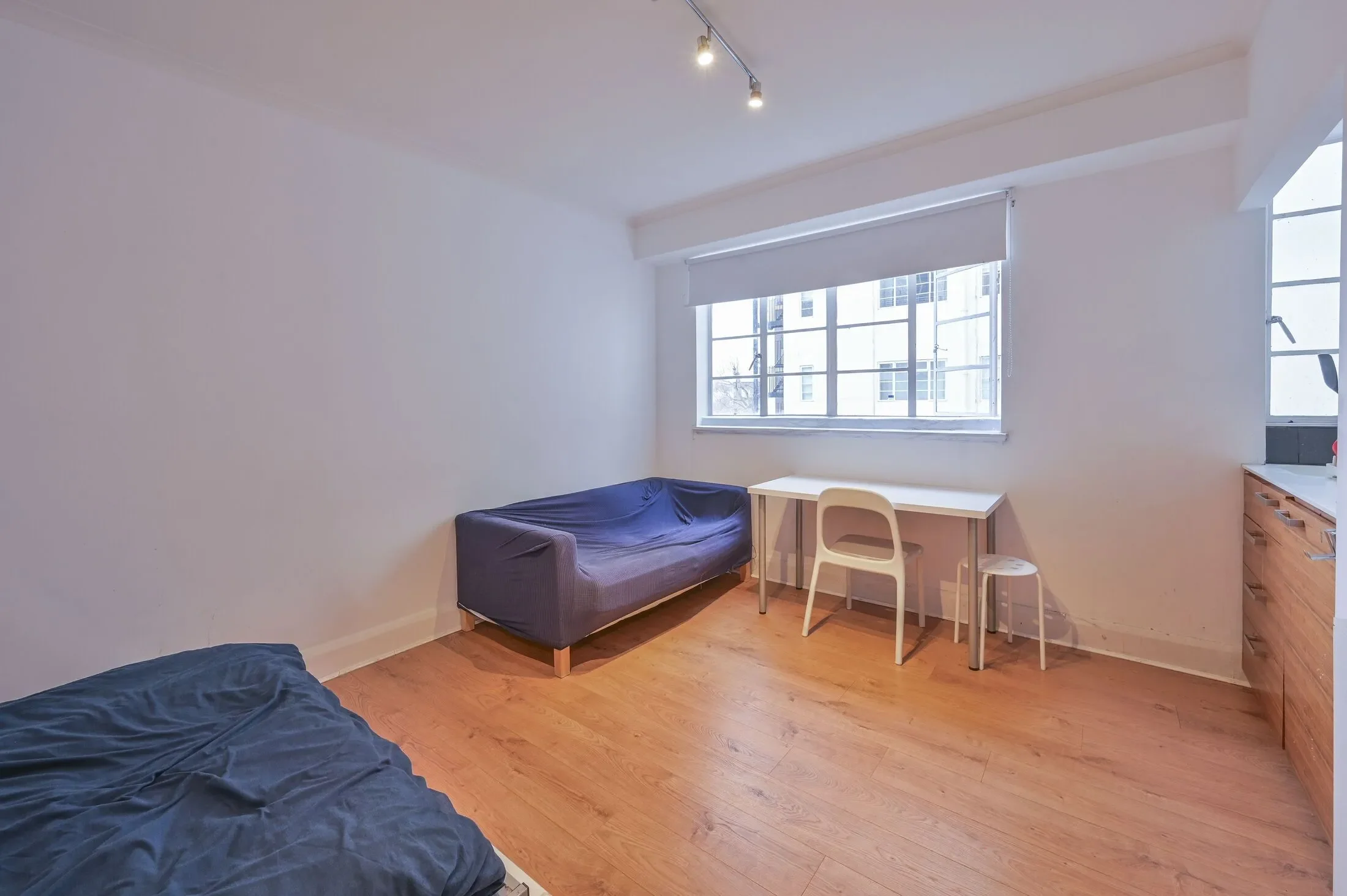 Flat Sloane Avenue in Greater London