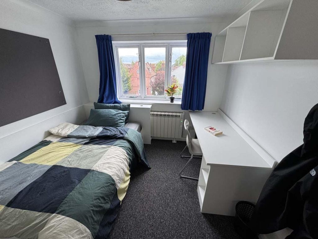 Room Pin Hill in Canterbury