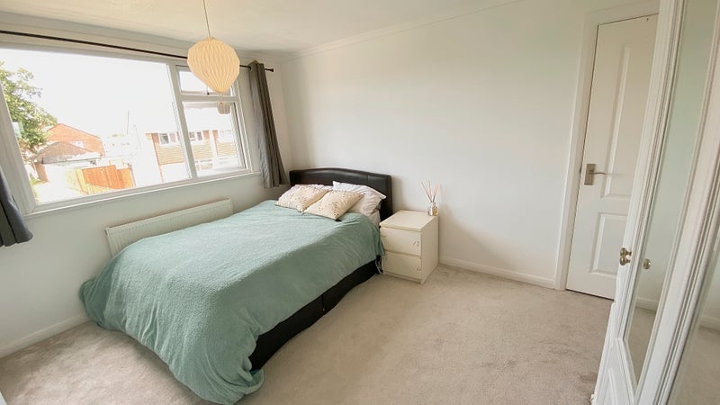 Room Wrington Close in Bristol